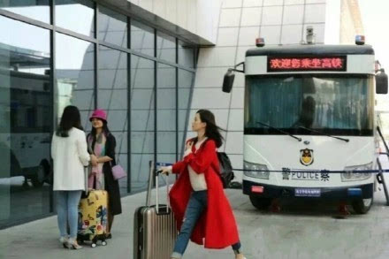 人淡如菊 走路带风 刘诗诗的走路姿势到底对不