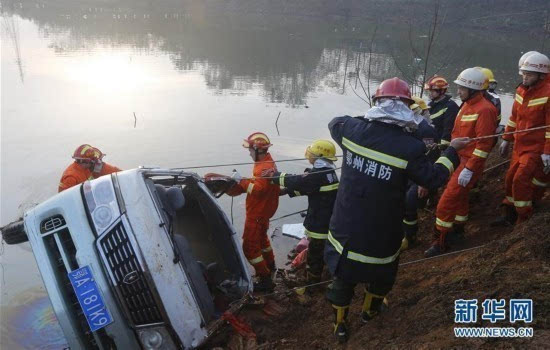 当日早6时左右,湖北鄂州庙岭镇附近发生一起重大交通事故,目前,已致18