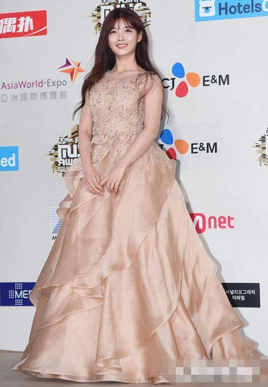 “2016MAMA”红毯照汇总 朴宝剑金裕贞GOT7王大陆齐亮相[组图]