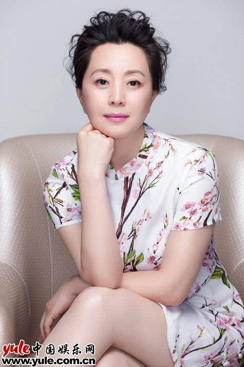 据悉,张晗新戏《花儿与远方》近日已杀青,实力派演员张晗时隔5年再度