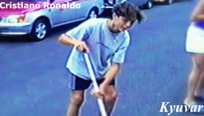 看看球星小时候咋踢球 梅西从小就是球王(gif)