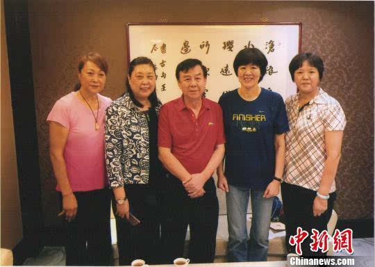 中新网北京12月8日电(记者 王曦)记录两代中国女排功勋教练袁伟民和