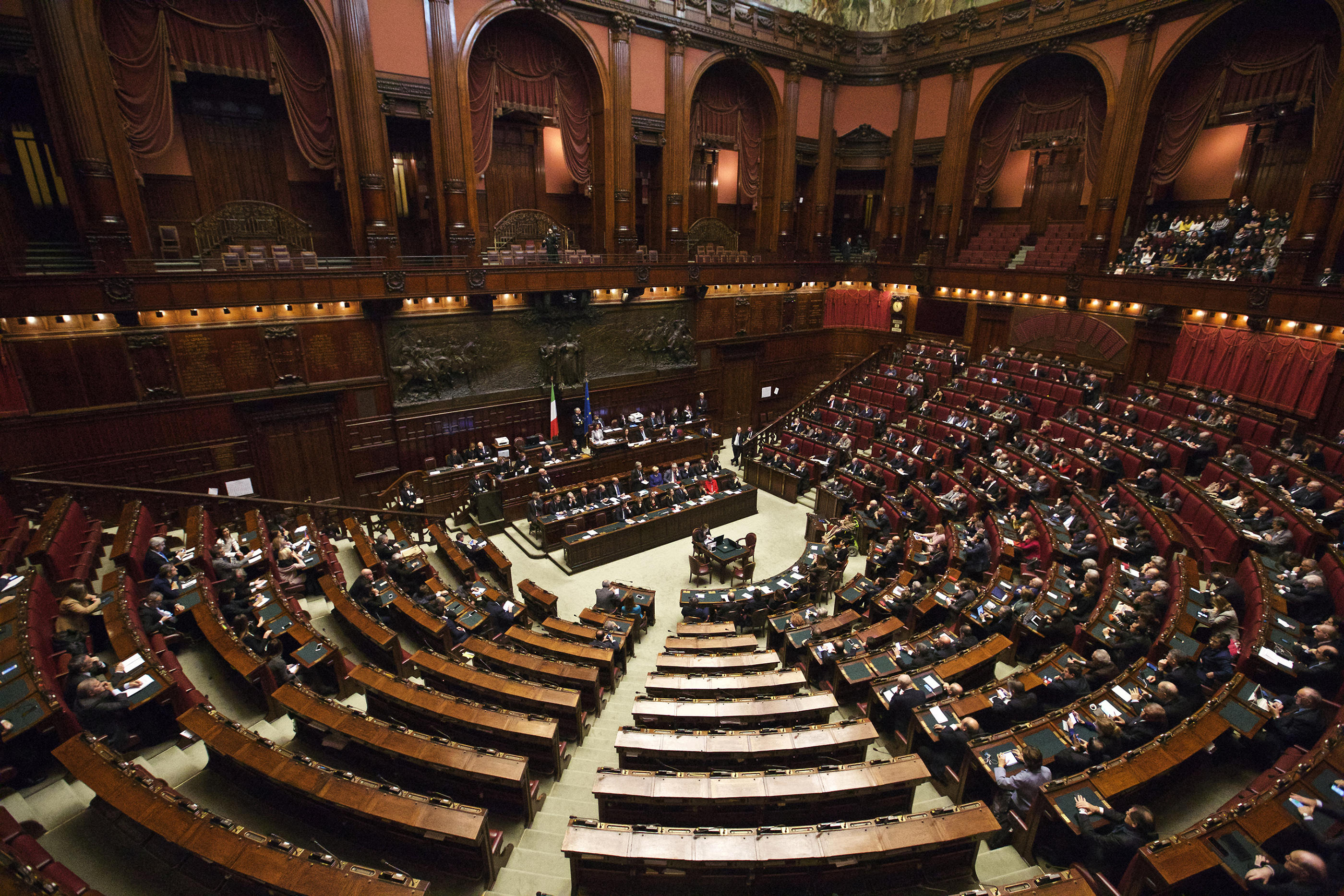 意大利过渡政府通过众议院信任投票