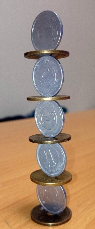 赞!日本艺术家用硬币堆叠出奇特造型(组图)