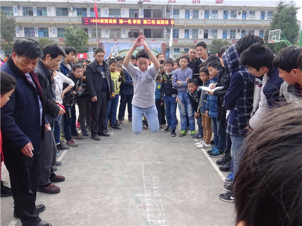 凤溪镇中心小学举行第七届冬季运动会