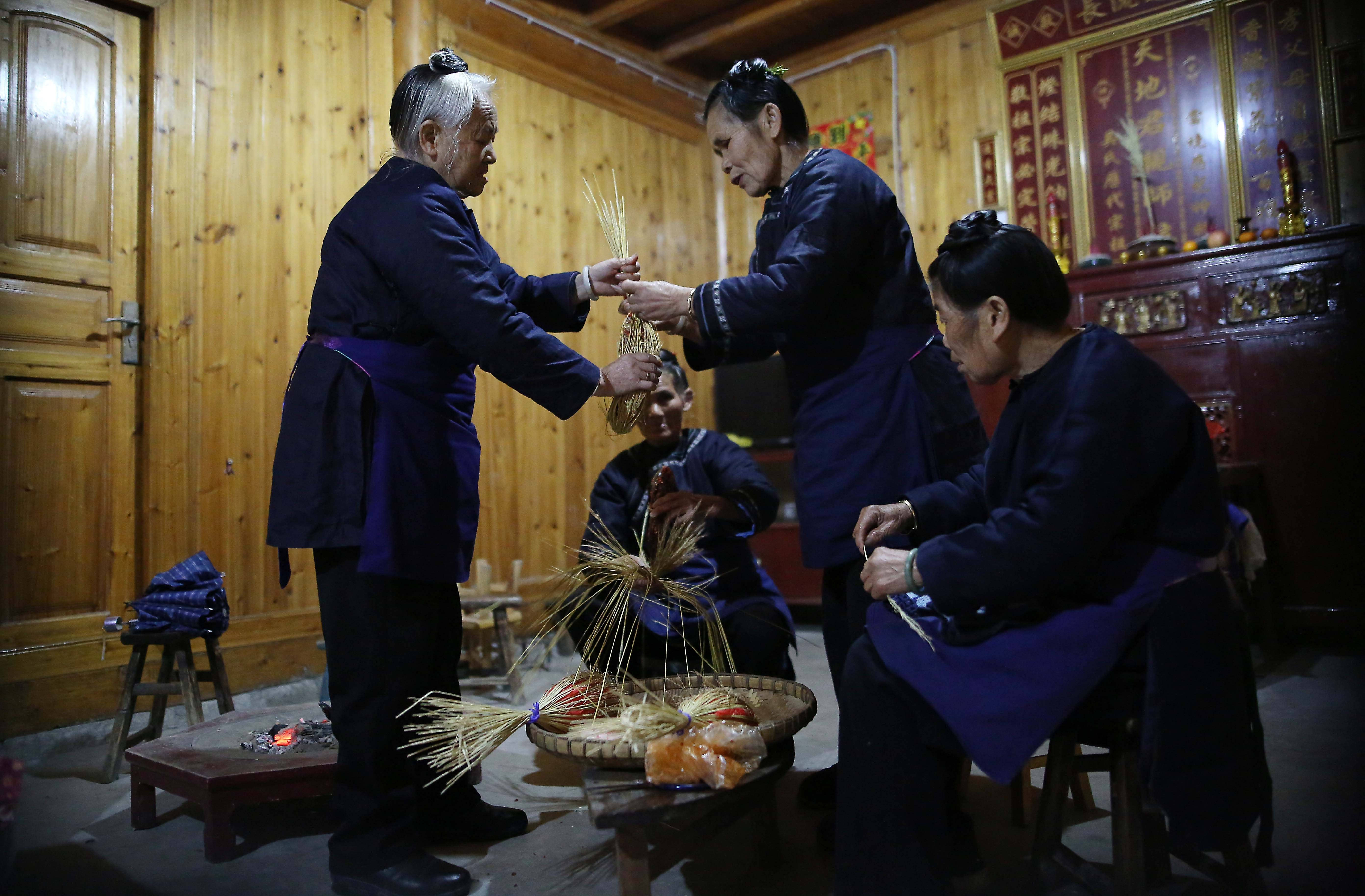 社会时的一位女英雄,侗语意为"大祖母,是侗族共同的祖先神灵的化身