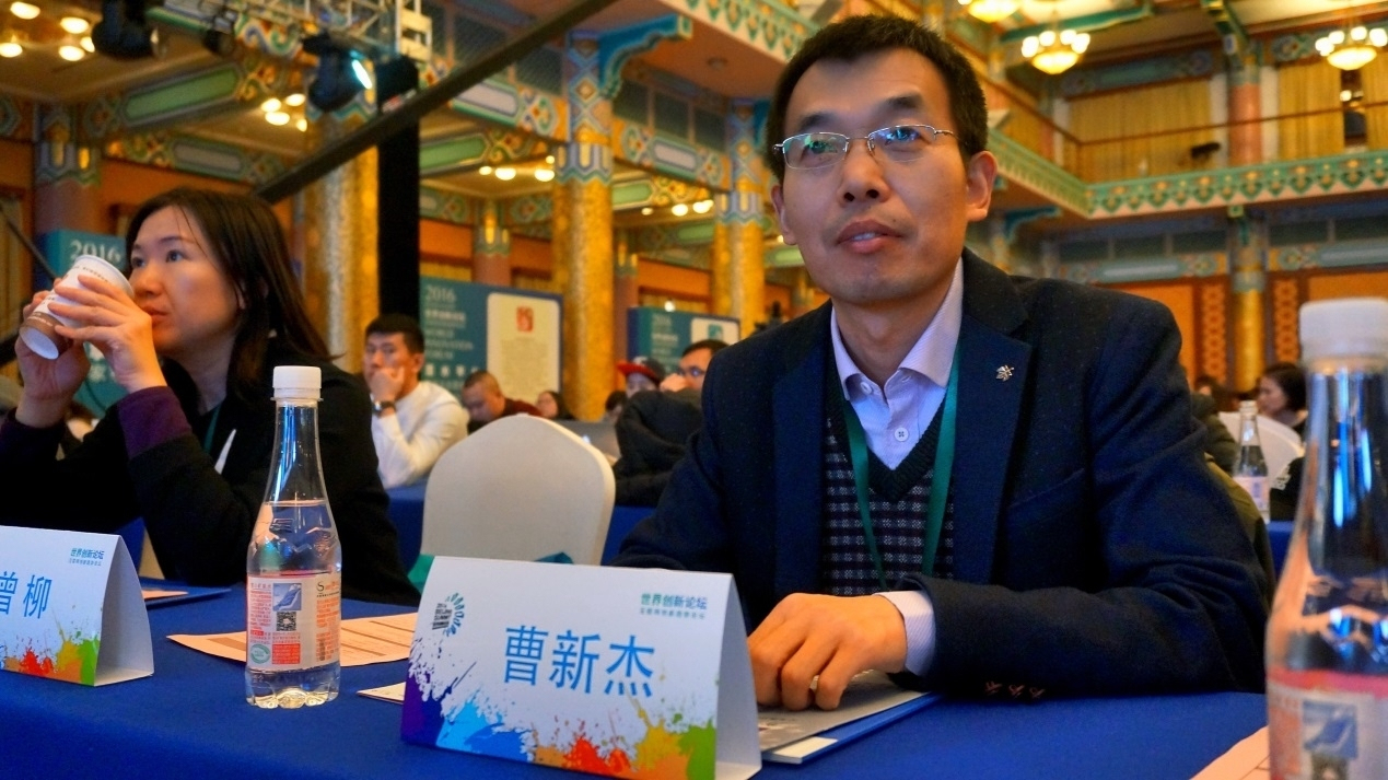 中国互联网协会副理事长高新民,工信部赛迪研究院信息中心中人杨春立