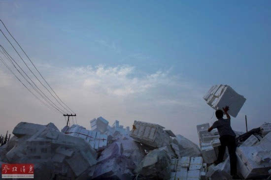 外媒:中国成最大垃圾生产国 拾荒者却被驱赶_