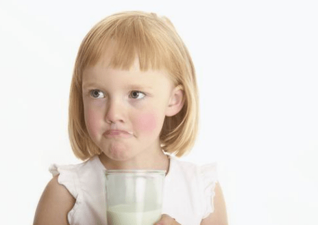 我家小孩4岁了喝牛奶老是长眼屎有什么好办法
