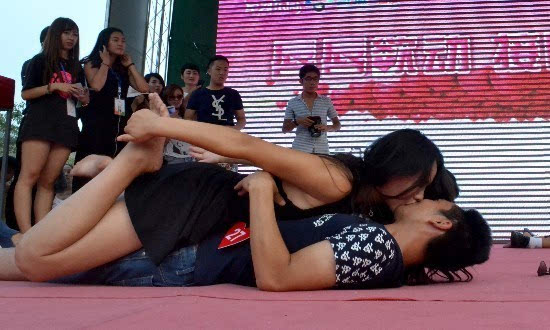 性感激情紧张刺激国内流行接吻大赛