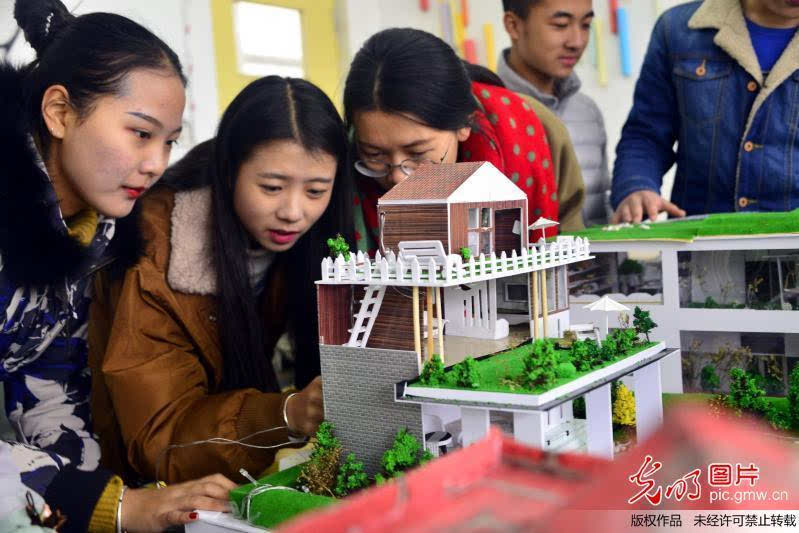 山东聊城大学生建筑模型制作促自主创业