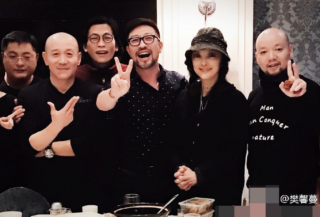 樊馨蔓自曝夺回纪中文化公司 与干儿子比v庆祝(图)