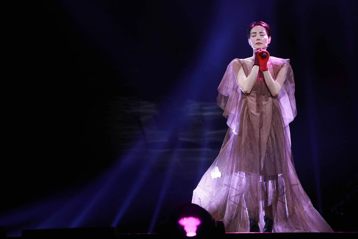 [消息]王菲“幻乐一场”:我们曾在楼顶看她摘过星星