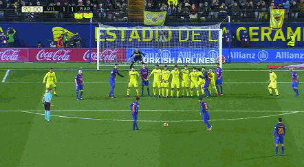 第81分钟,内马尔的左路传中被阿森霍没收.