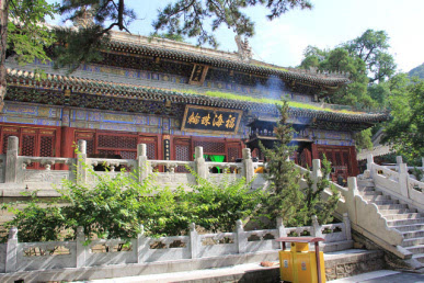 距今有1700多年的历史,是北京地区最早修建的一座佛教寺庙,在民间流传