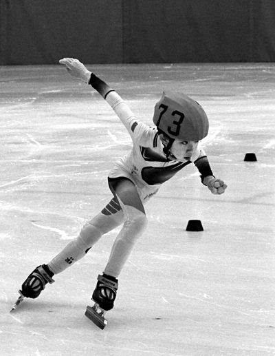 原标题:轮滑改冰刀 育苗有新招 7岁的苏何嘉铭没想到,自己练习滑冰的