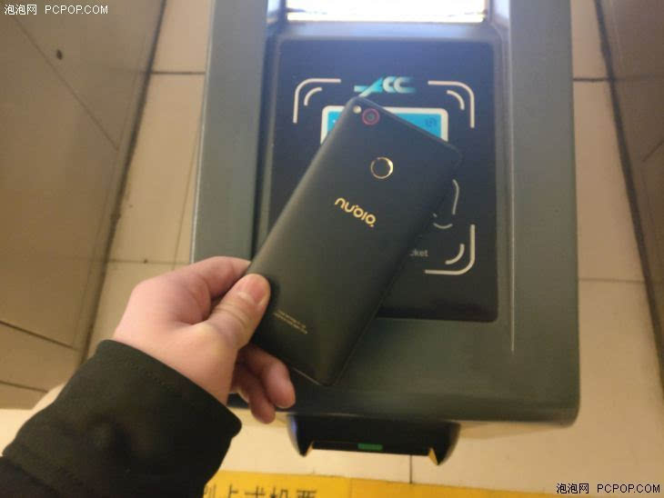 用手机刷公交 努比亚mini S卡包功能体验 - 微信