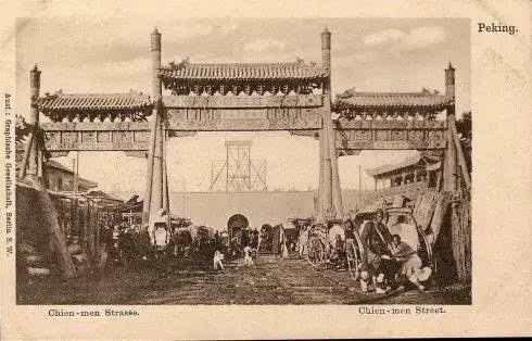 1903,北京正阳桥五牌楼.箭楼城台已搭脚手架准备复建.