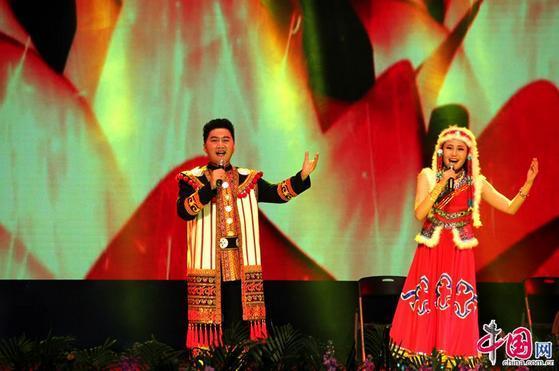 彝族歌唱演员陶建阿成演唱会在昆明唱响