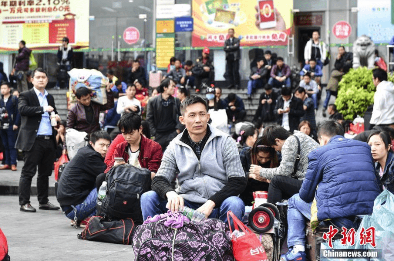 广州火车站迎春运旅客高峰