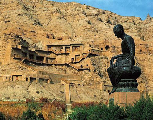 克孜尔石窟始凿于东汉,是中国历史上最早的佛教石窟.