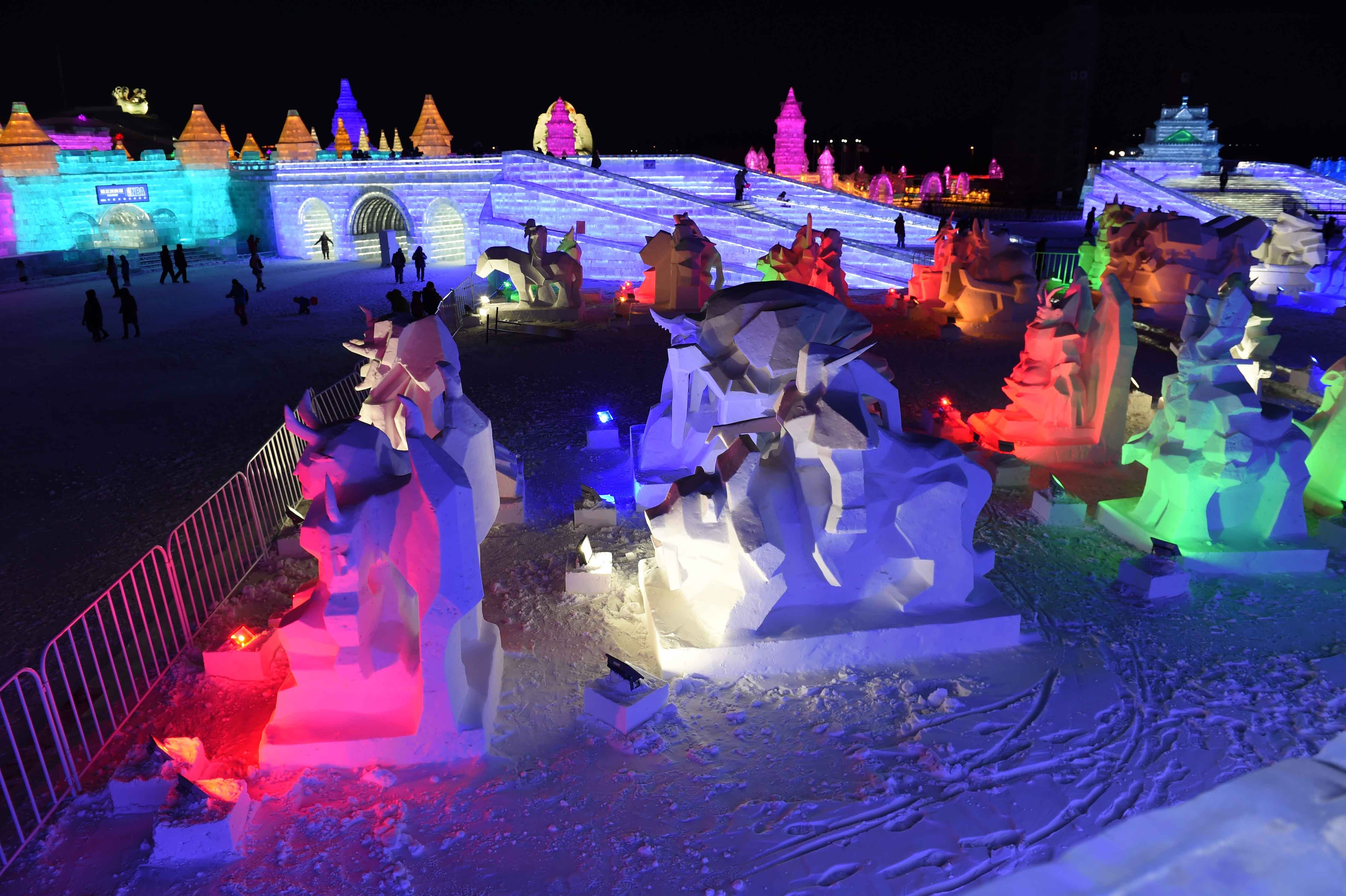 《魔兽争霸》大型雪雕景观亮相冰雪大世界
