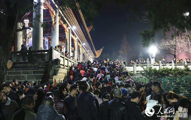 2017年大年节南岳景区近33万游客辞旧迎新创积年最高