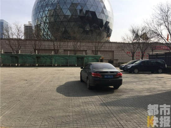 春节前后西安很多市民租车忙 停车场内已清空