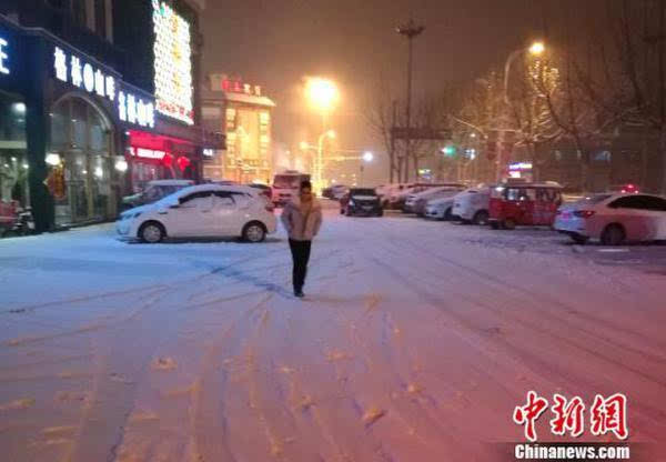 江苏多地迎来鸡年第一场雪苏北部分高速实施一级管束