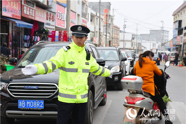 一起度过的,但对于安徽省宿松县公安局千岭派出所社区民警汪明来说,他