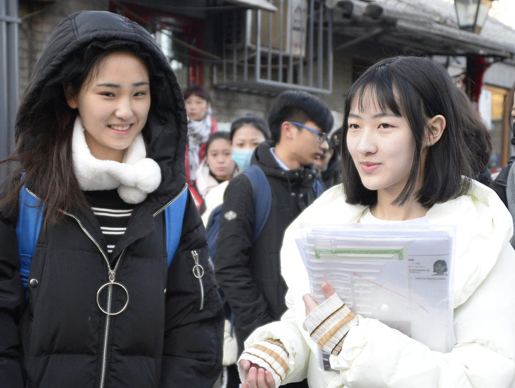 2017年中戏艺考现场 高颜值帅哥美女云集