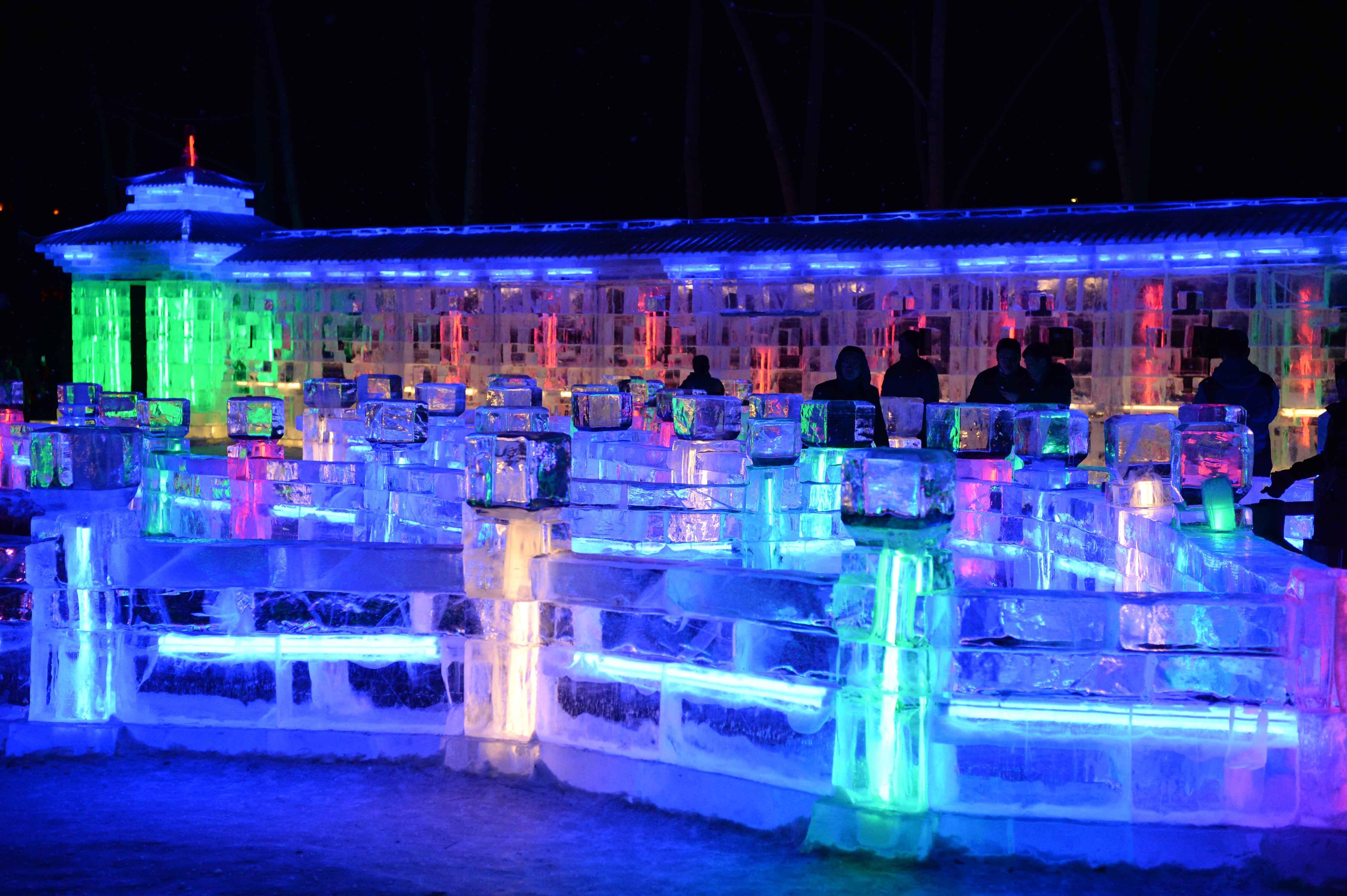 吉林冰雪大世界PK哈尔滨冰灯节 投资10亿 建全球最长冰滑梯_导游