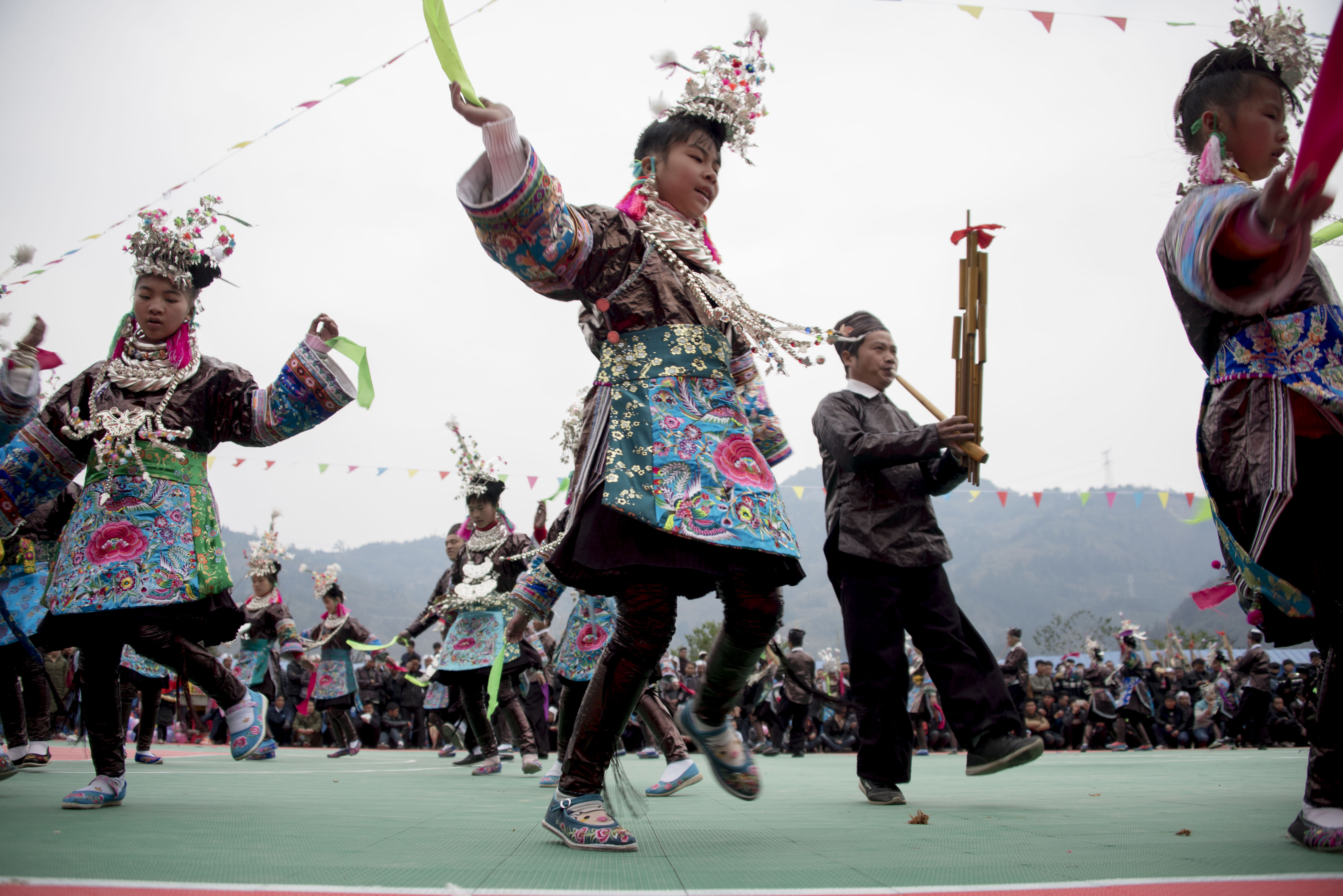 今年寒假期间,摆也村邀请传承人来到村里,给学生们传授苗族芦笙舞