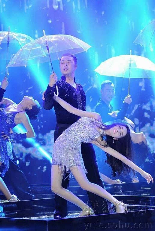 迪丽热巴《大本营》秀热舞 网友却想P掉她的舞