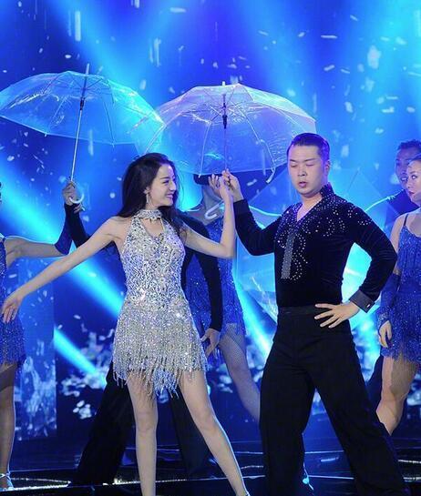 迪丽热巴节目秀热舞 网友却表示把他P掉(图)