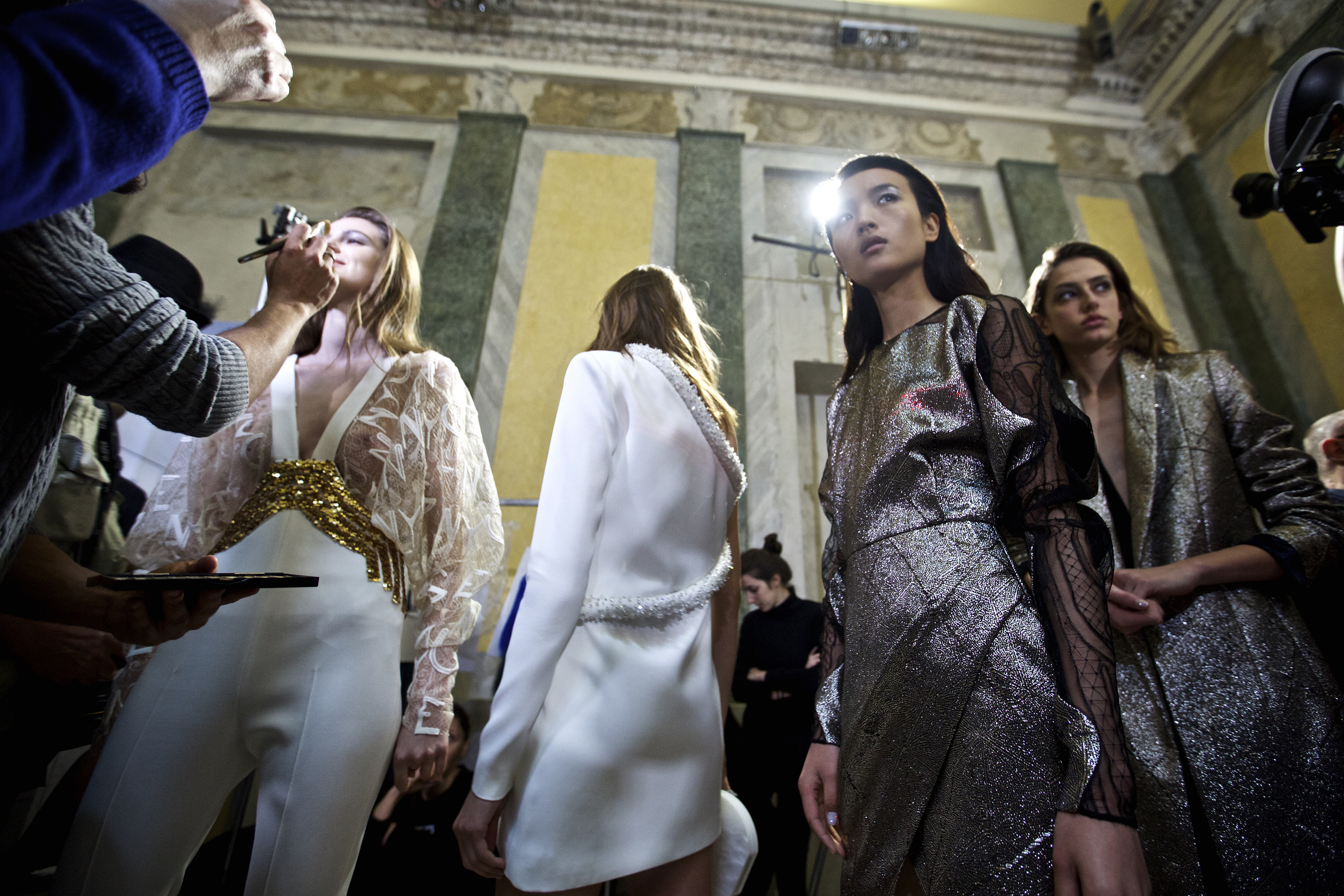 意大利品牌Genny亮相米兰时装周 - 微信公众平台精彩内容 - 微信邦