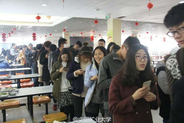 景观湖捞出1000公斤大鱼 矿大请师生免费吃