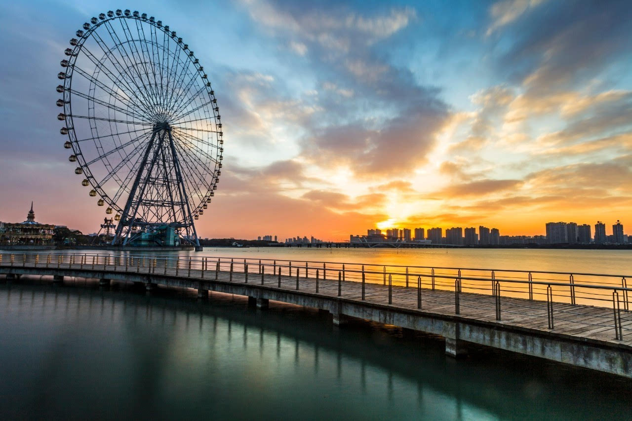 具有"行,游,住,食,购,娱"一条龙服务的省级旅游度假区