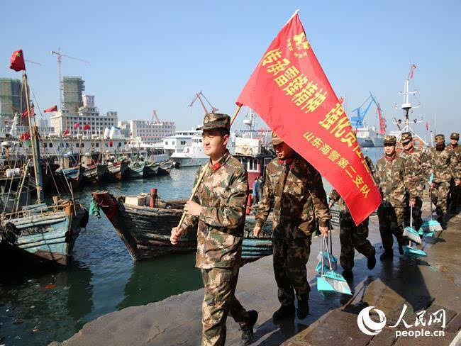 青岛海警组织开展学雷锋志愿服务活动