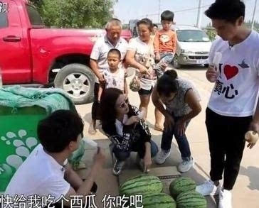 搜狐公众平台 - 真人秀赵薇农村买西瓜 却被卖