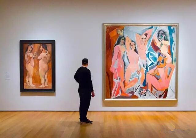 图中右侧作品为毕加索的《亚威农少女》