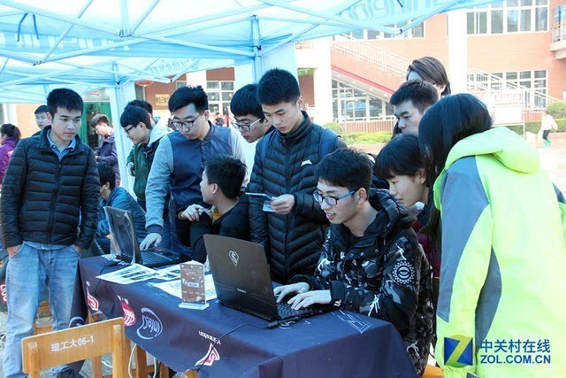 西安理工大学炫龙校园行在春雨中进行