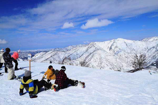 日本滑雪北陆滑雪场:石川县的白山seymour滑雪场,一座用音乐命名的雪