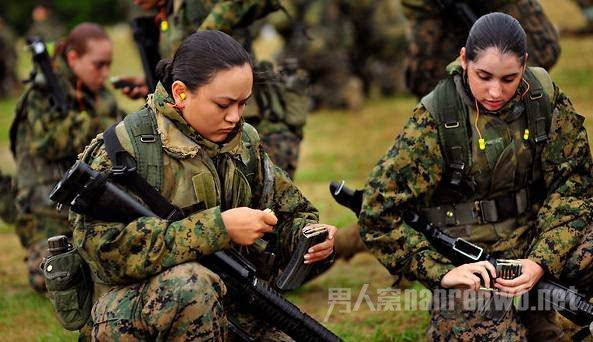 美陆战队女兵裸照丑闻发酵 女兵身份横跨美军
