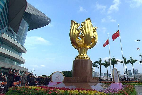 香港gdp工资_40年后,深圳GDP终于超过香港老大哥!