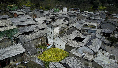 独特的屯堡古建筑村落 贵州本寨古村