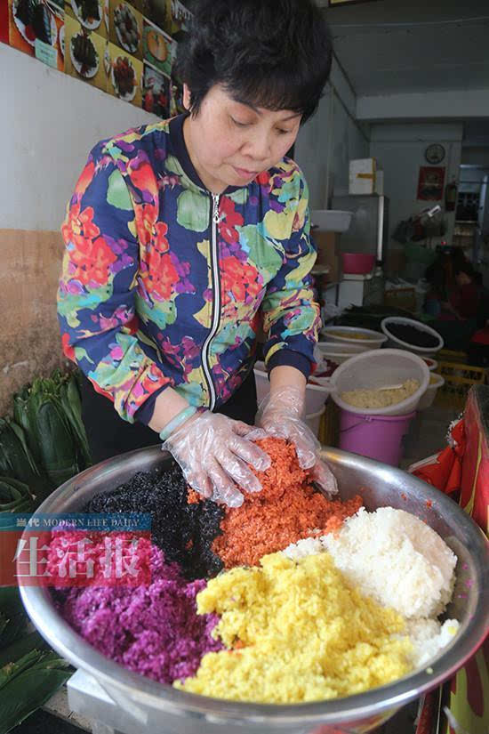 广西人过"三月三"好吃东西多 特色美食挑动人味蕾