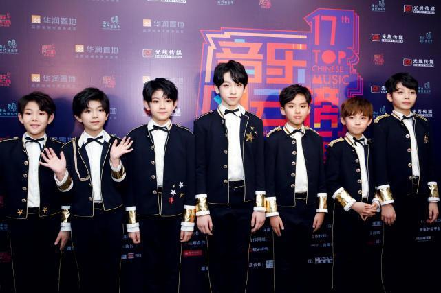 yhboys组合首次全员亮相 萌帅气场圈粉无数