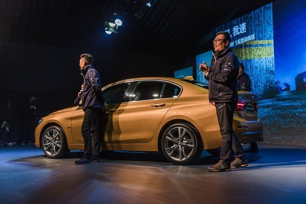 全新BMW1系型动街区试驾日青岛热血开战