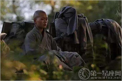 怀孕梦境中的僧侣陨落，解析梦见和尚死埋时土里皆血的深层含义